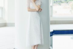 신예은, 순백의 원피스로 완성한 청순미…시선 머무는 순간