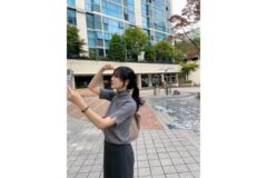 김소연, 회색 니트 하나로 완성한 클래식 스타일링