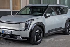 “이런 SUV가 나왔다” 100kWh 배터리 품은 기아 EV9, ‘국민 패밀리 EV’