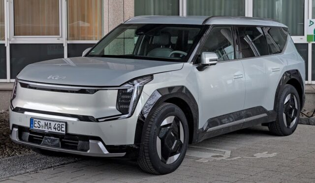 “이런 SUV가 나왔다” 100kWh 배터리 품은 기아 EV9, ‘국민 패밀리 EV’