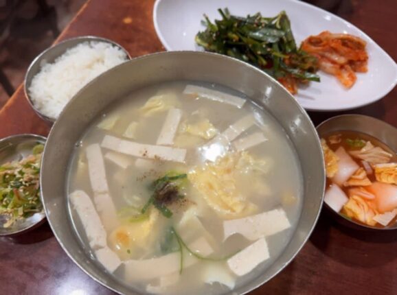 밥 먹을 때 “이런 증상” 느껴진다면 의사들이 경고한 암 초기증상 입니다.