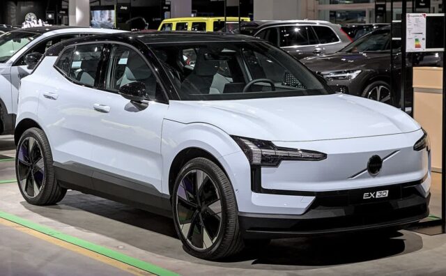 “3천만 원대 전기 SUV” 볼보 EX30, 국산이 따라가나