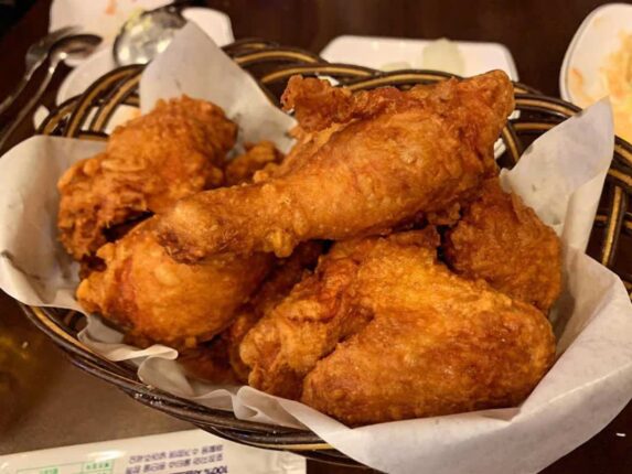 생맥주와 환상 조합! 육즙 좔좔 흐르는 서울 후라이드 치킨 맛집 5