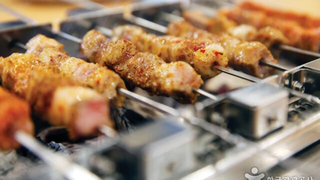 “양고기 향이 코끝을 자극한다니!”… 중국의 진수를 맛보는 특별한 거리 여행지