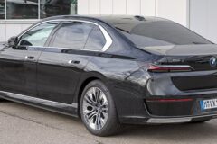 “31.3인치 화면 품었다” 신형 BMW 7시리즈, 회장님 뒷자리 새 기준