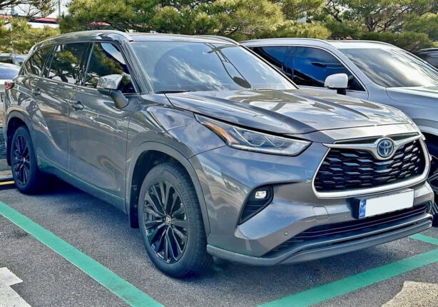 “7인승의 정석” 토요타 하이랜더 하이브리드, 12km/L 패밀리 SUV