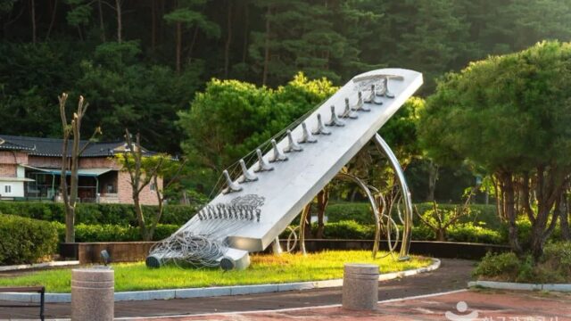 “한국 전통과 자연이 녹아든 마을이라니?”… 가을 바람에 숨은 100년 된 한옥들 만나보는 여행지