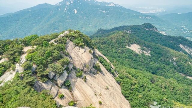 “508m 높이에서 이런 풍경을 보다니!”… 가을 단풍 물든 서울 불암산 명소