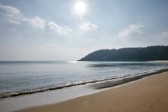 “1.5km 해안선이 이렇게 투명하다니!”… 맑고 넓은 백사장 펼쳐진 명소