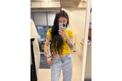 백예린, 강렬한 옐로 톱으로 완성한 힙한 무드