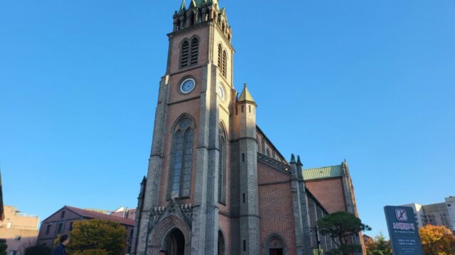 “23m 높이에 이렇게 고요한 곳이 있다니”… 명동성당, 도심 속 평화 여행지