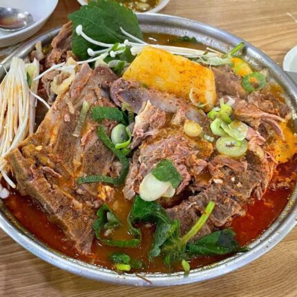 그저께 먹은 소맥도 해장시켜버린다는 서울 뼈해장국 맛집 5