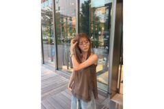 조이현, 안경 하나로 완성한 감각적인 여름 스타일