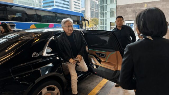 7개월만에 한국 찾아온 젠슨황” 250조 원 자산가가 평소 타고 다니는 차량의 정체는?