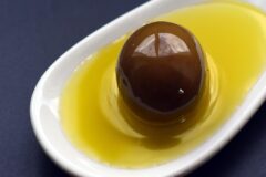 아침 공복에 “이 기름” 한 스푼, 뱃살 쏙 빼고 내장지방 녹이는 천연 위고비 식단