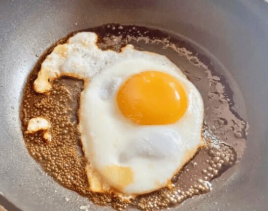 “제발 식용유 쓰지 마세요” 식당같은 계란후라이 만드는 주부9단 ‘노하우’