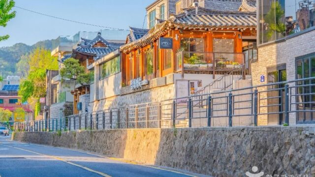 “1.5km 거리, 각기 다른 테마라니!”… 전통과 현대가 공존하는 명소 삼청동거리