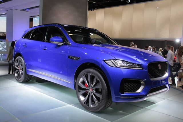 “영국 신사의 SUV” 재규어 F-PACE, 우아함의 정점