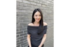 최효주, 자연스러운 미소 속 빛난 독보적 존재감…심플한 스타일링으로 완성한 여신 무드