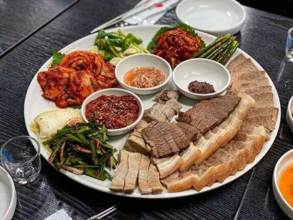 촉촉한 수육 한 점에 감탄이 나오는, 서울 보쌈 맛집 5곳