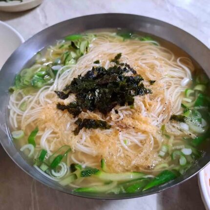 곱빼기 시키고도 국물까지 싹 비웠다, 잔치국수 맛집 5곳