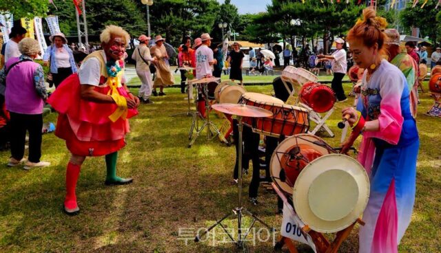 ‘서정과 익살’로 배꼽잡는 음성품바축제