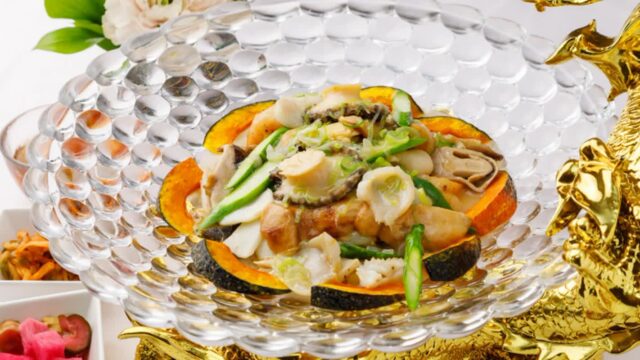 “이런 고요함이 서울 중심에 있다니”… 높이 솟은 빌딩과의 조화, 금용문 명소
