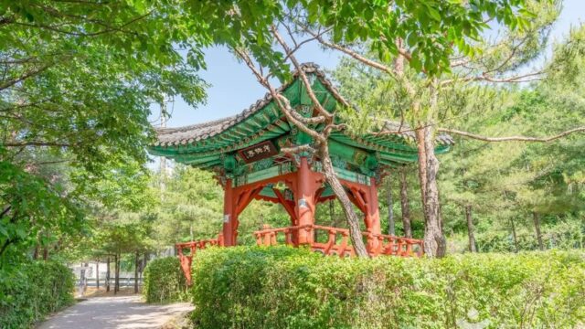 “해발 150m 언덕 위에 이런 곳이?”… 도심 속 고즈넉함 품은 청운공원