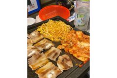 얇게 썰어 바싹 구운 그 식감, 한 번 알면 중독되는 서울 냉동삼겹살 맛집 5