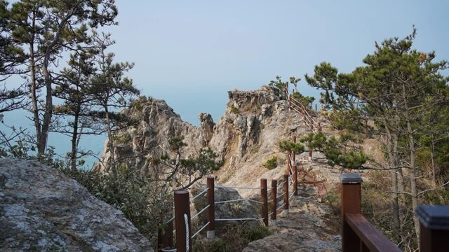 “해안가 절벽을 따라 펼쳐진 5km 길이라니”… 일상의 번잡함 잊게 하는 평화로운 여행지