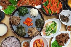 “제철 산나물로 손님 발길이 끊이지 않는 곳..” 산채정식 찐맛집 5