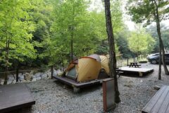 충북 황정산자연휴양림야영장, 계곡 캠핑의 자연 명소