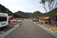 산꽃벚꽃마을 오토캠핑장, 충남 계곡 근처 자연 힐링 여행지