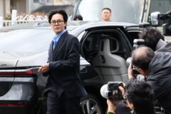 자동차 가격만 집 가격이다 “지드래곤 9억짜리 자동차 타고” 일상인 듯이 다닌다?