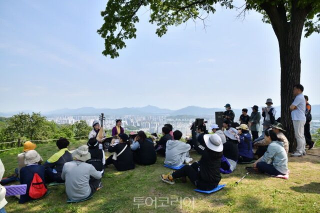 서울 30분 거리인데 이런 곳이?…왕릉 산책부터 한강 꽃길까지 구리 힐링 여행