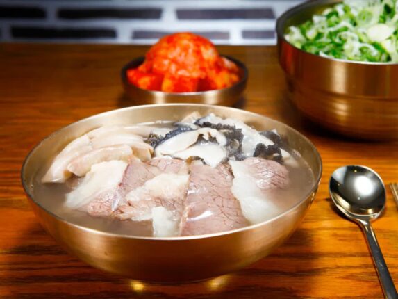 ’80년 넘게 국물만 팠다’… 전국 곰탕 맛집 5곳