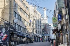 “1.5km 걸으며 이런 문화 다양성을?”… 외국어와 한국어가 공존하는 이태원 우사단길 명소