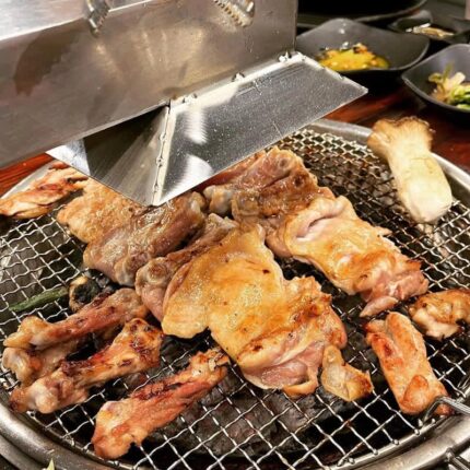 철판 말고 숯불! 불향 가득 머금은 숯불닭갈비 맛집 BEST 5