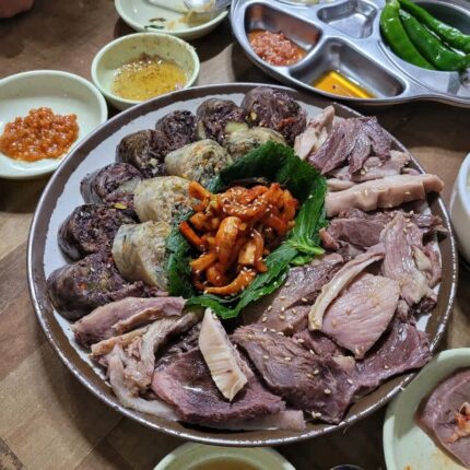 내장까지 완벽하다…수십 년 손맛으로 완성한 전국 순대 명가 5곳