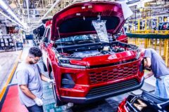 “없어서 못 판다” 주문 폭주하자 생산까지 늘린 SUV…대체 무슨 차길래?