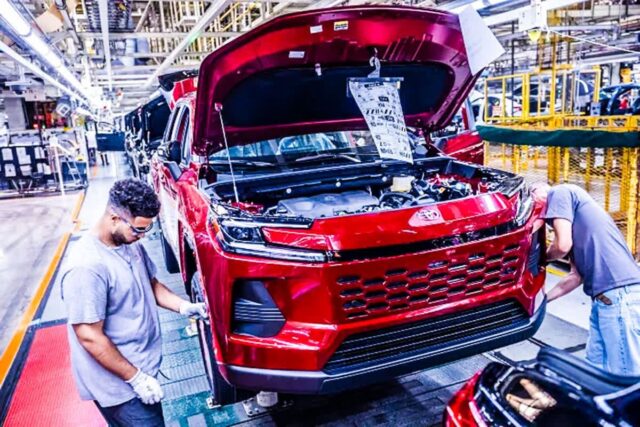 “없어서 못 판다” 주문 폭주하자 생산까지 늘린 SUV…대체 무슨 차길래?