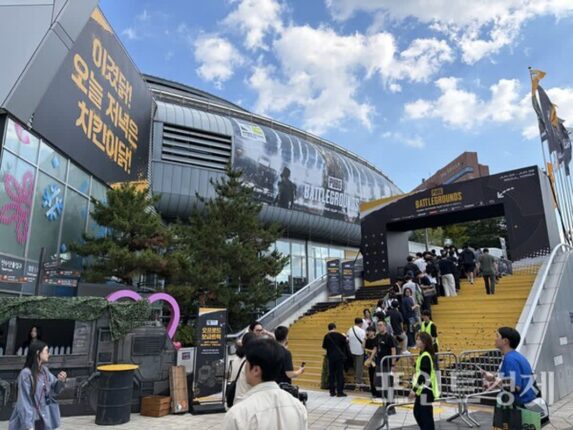 [현장] 배틀그라운드 전장으로 변한 장충체육관…’PNC 2026′ 개막