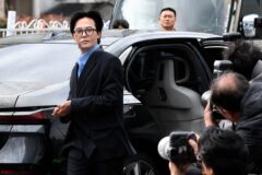 “차고에 몇 대 있는지 몰라요” 연예인의 연예인 지드래곤, 억대 차량들의 정체
