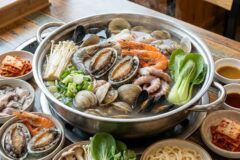 푸짐한 비주얼로 입소문 난 전국 해물칼국수 성지 5곳