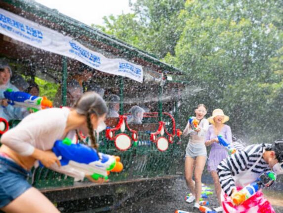 “물벼락 난리 났다” 권은비 워터밤 뺨치는 제주도 여름 여행지 레전드