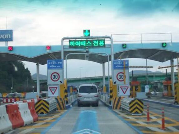 하이패스 지나갈 때 ”앞으로 요금 내지 마세요” 10월부터 안내도 되는 요금입니다.