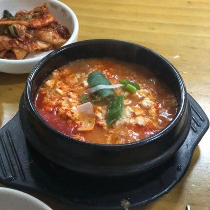몽글몽글한 순두부와 얼큰한 국물의 조화! 서울 순두부찌개로 유명한 노포 5