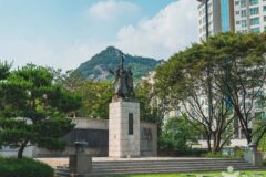 “15m 높이의 독립 염원이 이렇게 웅장하다니…”… 서울 서대문구의 역사 깊은 명소