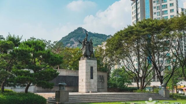 “15m 높이의 독립 염원이 이렇게 웅장하다니…”… 서울 서대문구의 역사 깊은 명소