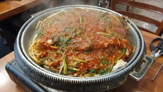 “서울 한복판에서 이런 매콤함 처음이야”… 3가지 해산물 꽉 찬 동태찜 명소